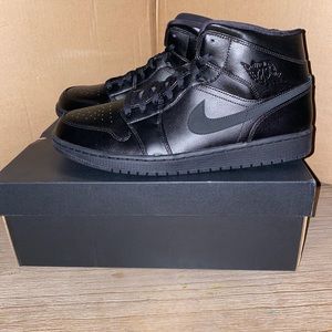 Air Jordan Mid 1